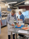 Dick prepareert de zalm (en die smaakte heerlijk)